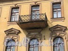 Фурштатская ул., д. 40. Фрагмент фасада здания. Фото май 2010 г.