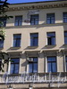 Ул. Якубовича, д. 4. Фрагмент фасада здания. Фото июнь 2010 г.