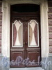 Галерная ул., д. 20 (правая часть). Левая входная дверь. Фото июнь 2010 г.