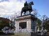 Памятник Петру I у Михайловского (Инженерного) замка Кленовой аллее-улице. Фото май 2009 г.