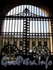 Захарьевская ул., д. 13. Вид на решетку ворот со стороны двора. Фото июль 2010 г.