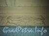 Захарьевская ул., д. 23. Доходный дом Л. И. Нежинской. Фрагмент фриза в парадной «Египетского дома». Фото июль 2010 г.