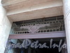 Захарьевская ул., д. 23. Доходный дом Л. И. Нежинской. Верхняя неразъемная часть решетки ворот «Египетского дома». Фото июль 2010 г.