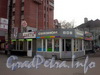 Торговый павильон на углу Енотаевской улицы и проспекта Энгельса. Фото апрель 2010 г.