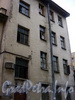 Астраханская ул., д. 32, лит. Б. Фрагмент фасада. Фото август 2004 г.