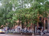 Саратовская ул., д. 18 / Астраханская ул., д. 17. Фасад правого корпуса по Саратовской улице. Фото август 2004 г.