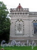 Кирочная ул., д. 43. Здание музея А.В. Суворова. Фрагмент фасада левого крыла здания. Фото сентябрь 2010 г.