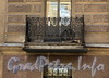 Верейская ул., д. 17. Решетка балкона. Фото май 2010 г.