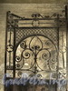 Можайская ул., д. 16. Орнамент решетки ворот. Фото август 2010 г.