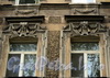 Можайская ул., д. 31. Элементы декоративного убранства фасада здания. Фото август 2010 г.