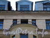 Петрозаводская ул., д. 10. Мансарды и балкон над эркером. Фото сентябрь 2010 г.