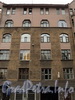 Петропавловская ул., д. 6. Доходный дом Д.М. Гончарова. Фрагмент фасада. Фото октябрь 2010 г.