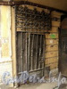 Гагаринская ул., д. 1 (левая часть). Створка старых ворот. Фото сентябрь 2010 г.
