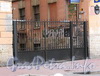 Гагаринская ул., д. 12. Ограда между корпусами. Фото сентябрь 2010 г.