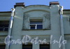 Смоленская ул., д. 3-5. Элементы декора фасада здания. Фото июль 2010 г.