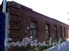 Смоленская ул., д. 18-20. Уцелевшая стена флигеля. Фото июль 2010 г.