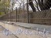 Ул. Смольного, д. 4. Фрагмент ограды вдоль улицы Смольного. Фото 23 октября 2010 г.