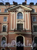 Очаковская ул. д. 6. Центральный ризалит. Фото апрель 2011 г.