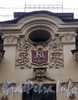 Ул. Блохина, д. 11. Вензель владельца и год постройки на фасаде здания. Фото июнь 2010 г.