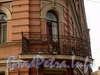 Ул. Блохина, д. 25 / пер. Нестерова, д. 2. Угловой балкон. Фото апрель 2011 г.