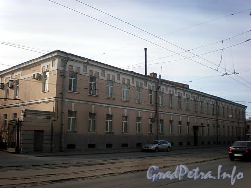 Ул. Чапаева, д. 28. Общий вид здания. Фото апрель 2010 г.