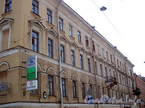 Фурштатская ул., д. 7. Фасад здания. Фото май 2010 г.
