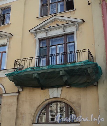 Фурштатская ул., д. 7. Балкон. Фото май 2010 г.