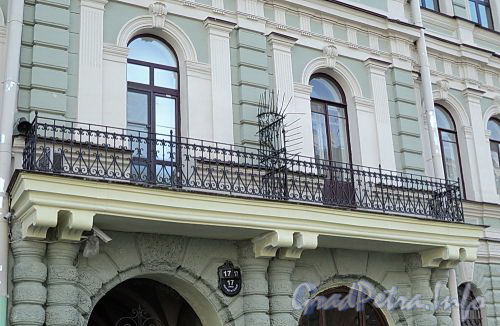 Фурштатская ул., д. 17. Решетка балкона. Фото май 2010 г.
