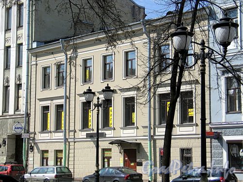 Фурштатская ул., д. 30. Фасад здания. Фото май 2010 г.