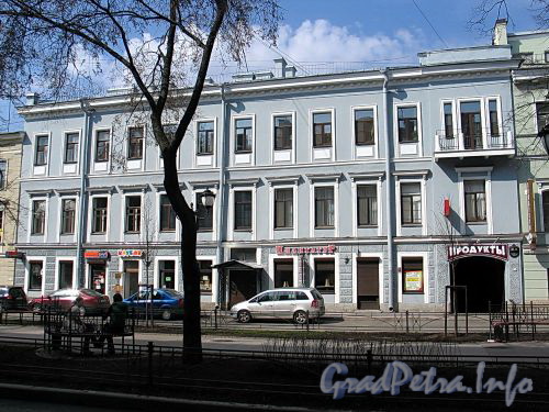 Фурштатская ул., д. 32. Фасад здания. Фото май 2010 г.