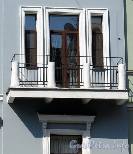 Фурштатская ул., д. 32. Балкон. Фото май 2010 г.