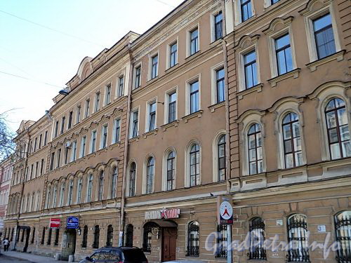 Фурштатская ул., д. 33. Фрагмент фасада здания. Фото май 2010 г.