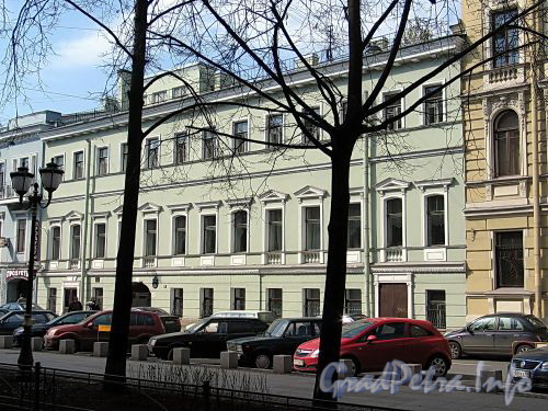 Фурштатская ул., д. 34. Фасад здания. Фото май 2010 г.