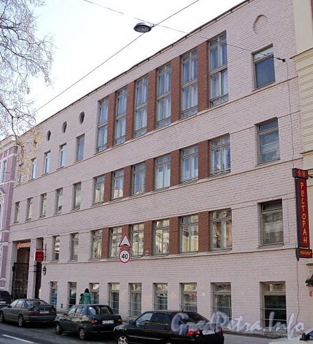Фурштатская ул., д. 35-35А. Фасад здания. Фото май 2010 г.