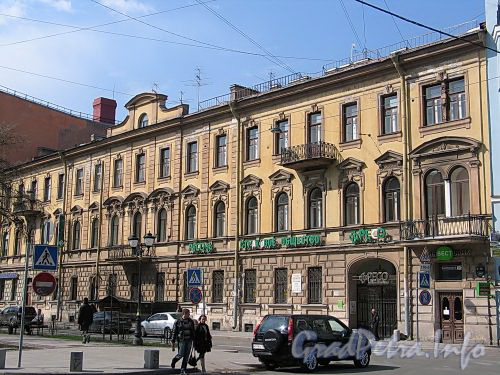 Фурштатская ул., д. 40. Фасад здания. Фото май 2010 г.