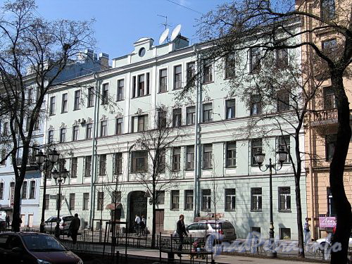 Фурштатская ул., д. 44. Фасад здания. Фото май 2010 г.