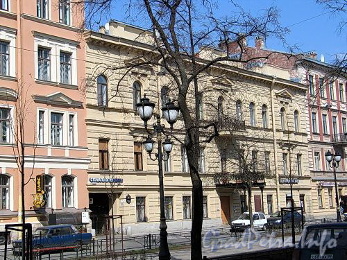Фурштатская ул., д. 48 (правая часть). Фасад здания. Фото май 2010 г.