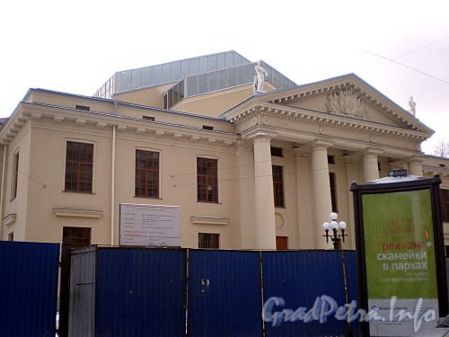 Потемкинская ул., д. 4. Реконструкция здания под досуговый центр. Фото март 2008 г.