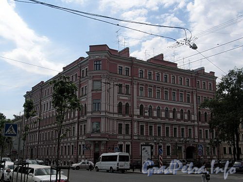 Потемкинская ул., д. 11 / Фурштатская ул., д. 47. Общий вид здания. Фото май 2010 г.