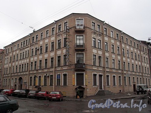 Бобруйская ул., д. 2 / ул. Комиссара Смирнова, д. 5 (правая часть). Общий вид здания. Фото май 2010 г.