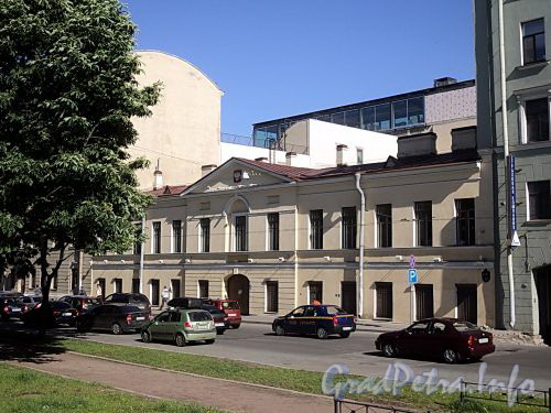 Ул. Якубовича, д. 6. Фасад здания. Фото июнь 2010 г.