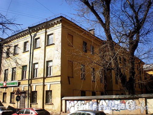 Артиллерийская ул., д. 2 / ул. Короленко, д. 9. Вид с Артиллерийской улицы. Фото апрель 2010 г.