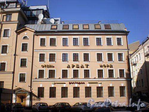 Артиллерийская ул., д. 4 (правый корпус). Гостиница «Арбат-Норд». Фасад здания. Фото апрель 2010 г.