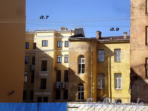 Дома 7 и 9 по улице Рылеева. Вид с Артиллерийской улицы. Фото апрель 2010 г.