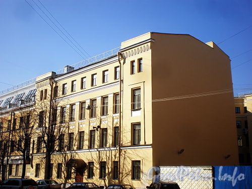 Артиллерийская ул., д. 6. Правая часть фасада здания. Фото апрель 2010 г.