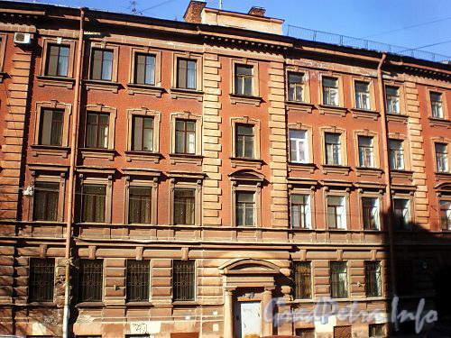 Артиллерийская ул., д. 10. Фрагмент фасада. Фото апрель 2010 г.