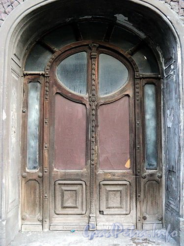 Галерная ул., д. 40. Недействующая входная дверь. Фото июнь 2010 г.