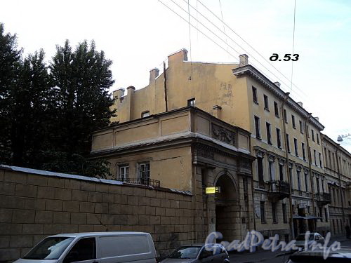 Дома 55 и 53 по Галерной улице. Фото июнь 2010 г.