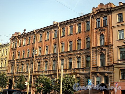 Захарьевская ул., д. 13. Фасад здания. Фото июль 2010 г.