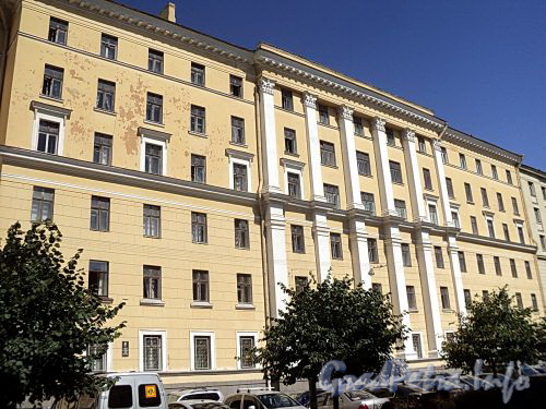 Захарьевская ул., д. 22. Левый корпус. Фасад здания. Фото июль 2010 г.